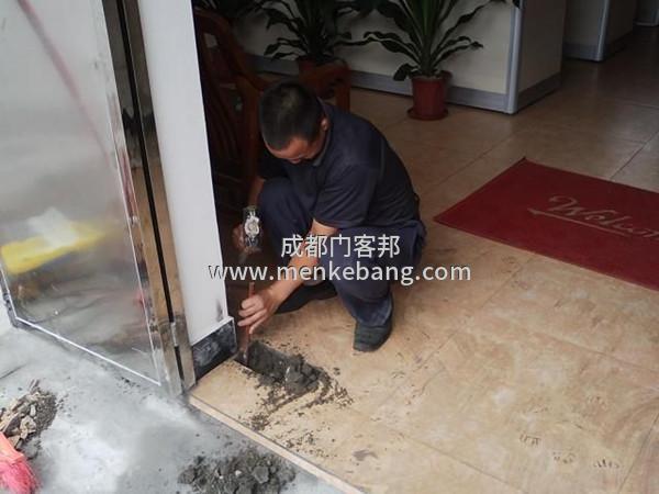 地彈簧的開槽安裝方法